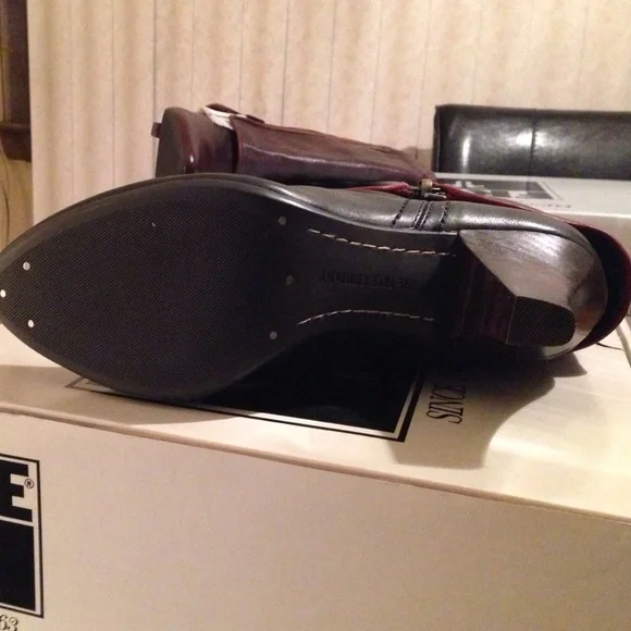 Frye boots. Dannika piping zip boot Size 9. - Picture 3 of 7